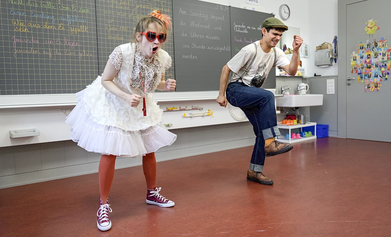 Lahme Ente, blindes Huhn, Theater Kanton Zürich, Ivan Georgiev, Julia Sewing | T+T Fotografie: Toni Suter